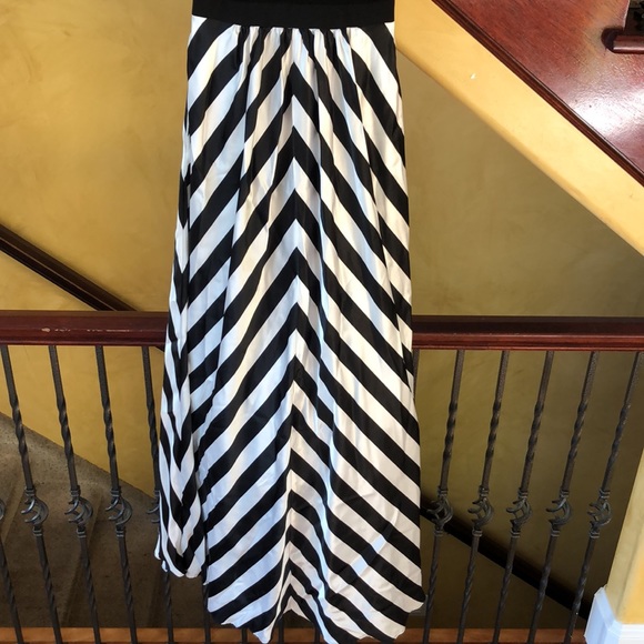 This Betsy & Adam dress has only been worn once and is in perfect condition - Picture 3 of 5